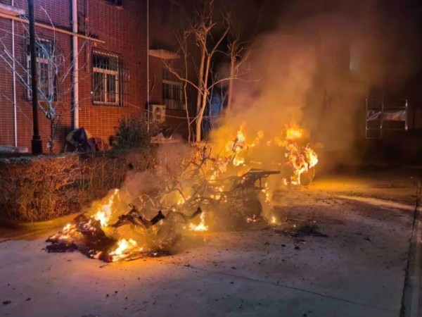 西安一小區電動車著火，火災預警監控是電動車棚必不可少的！